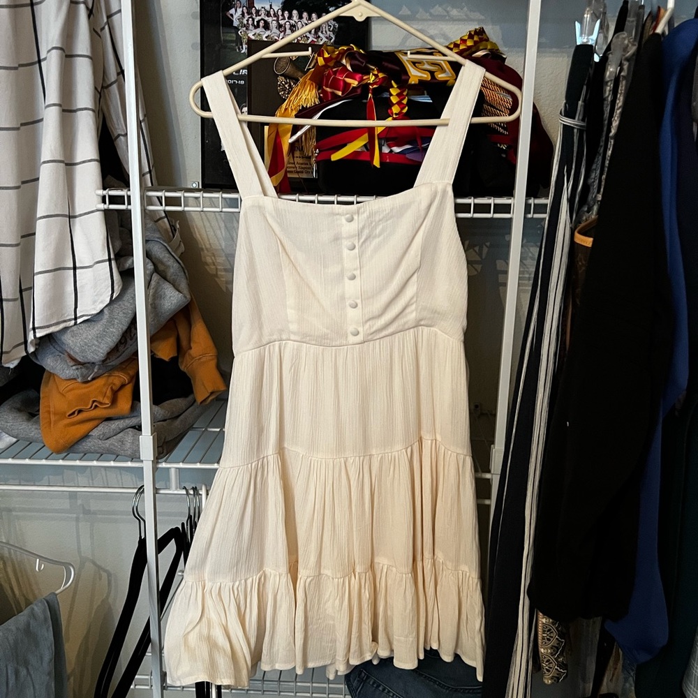 Cute mini dress perfect for under cap and gown.